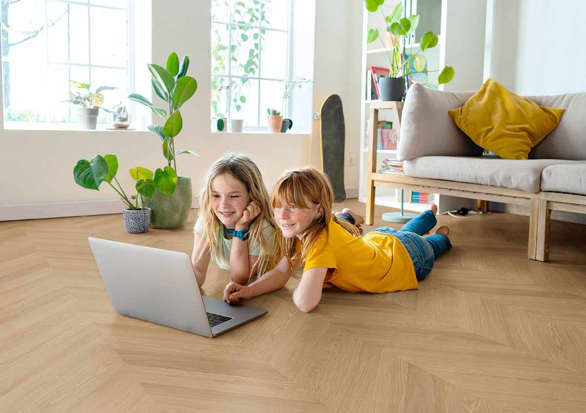 Enia ARTIX Oak Elegant Chevron – Click vinyl – sfeerbeeld – enia flooring