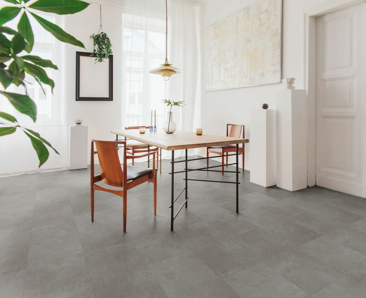 Enia MALACIA Concrete Grey Middle – Click vinyl – sfeerbeeld – enia flooring