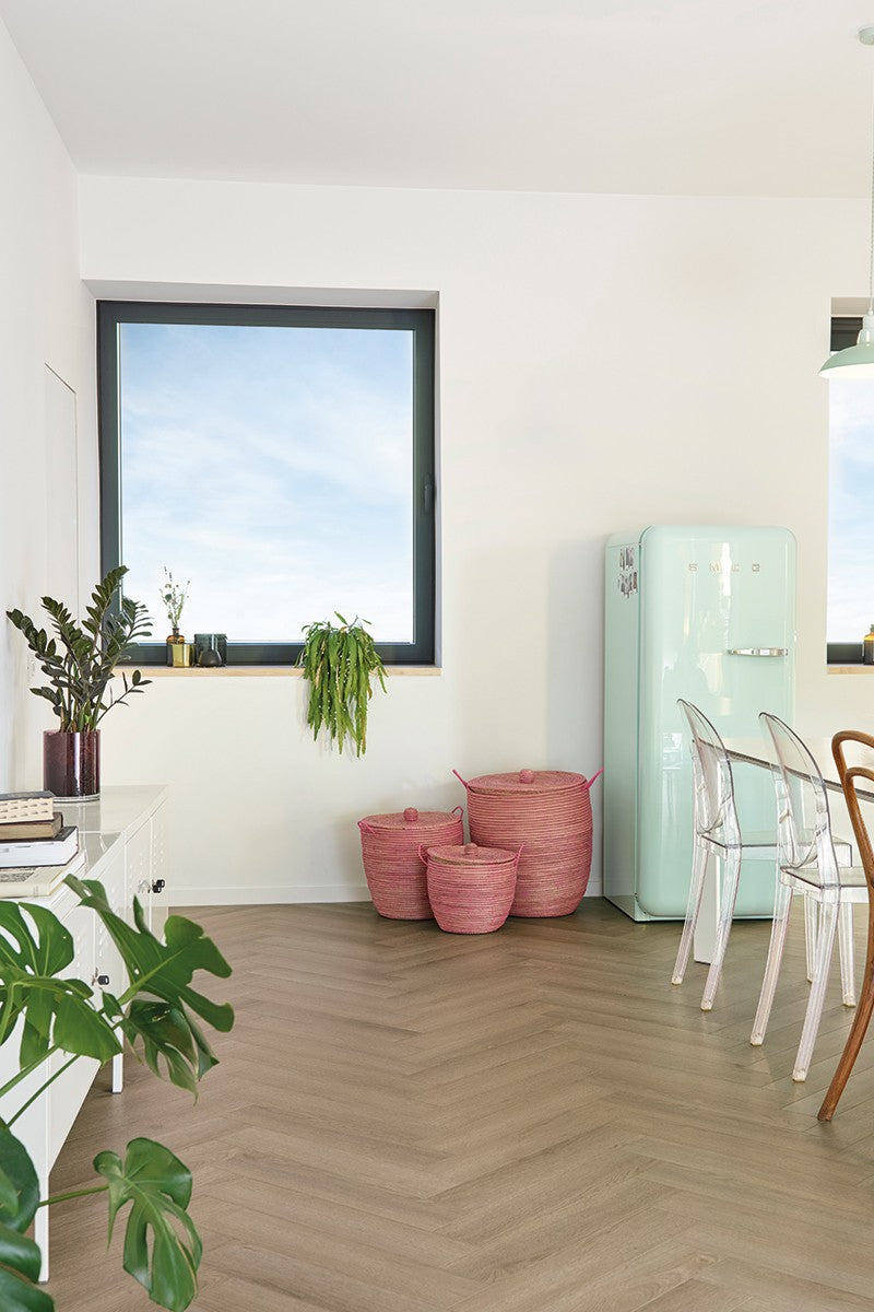 Lamett Parquetvinyl Sava Almond Herringbone – sfeerbeeld van de fabrikant